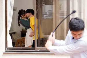 đưa người yêu cũ về nhà sau buổi họp lớp khi ông xã đi vắng bởi vì anh ấy đụ khỏe