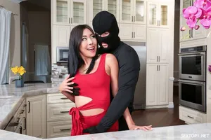 Cô hầu gái lồn khít bị ông chủ địt đủ các loại tư thế