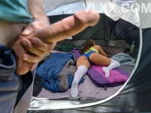 Cô gái da trắng giàu có nhất liếm ngực khi bị địt