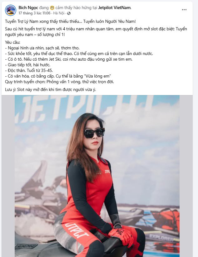Người phụ nữ trẻ đẩy bbbb đẩy
