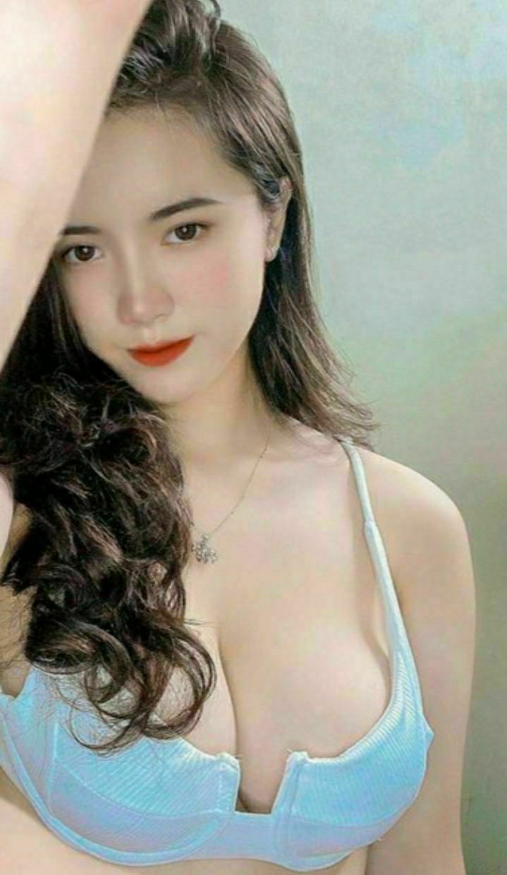 La jeune Carrie lệch lạc coquine và Hardcore